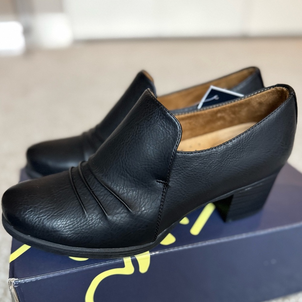 Natural Soul black heeled shoe size 6.5 brand new never worn